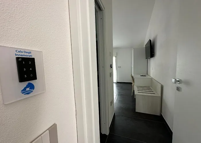 Cala Goloritze 招待所 圣玛丽亚纳瓦雷