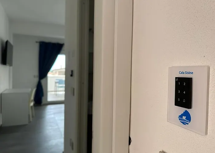 Cala Goloritze 招待所 圣玛丽亚纳瓦雷