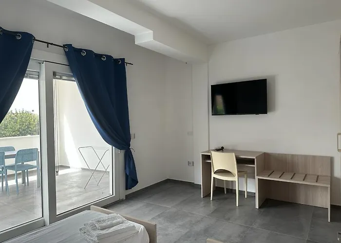 Cala Goloritze 圣玛丽亚纳瓦雷