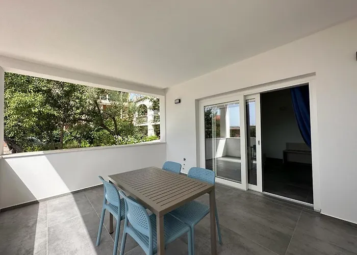 Cala Goloritze 圣玛丽亚纳瓦雷