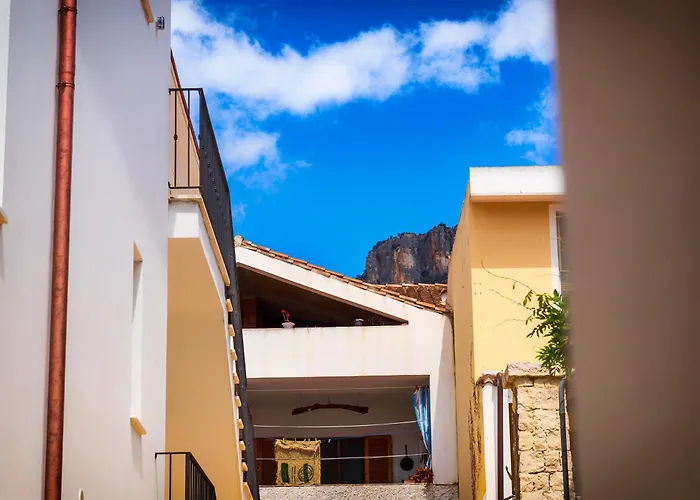 Cala Goloritze 圣玛丽亚纳瓦雷