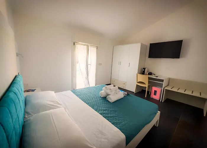 Cala Goloritze 招待所 圣玛丽亚纳瓦雷